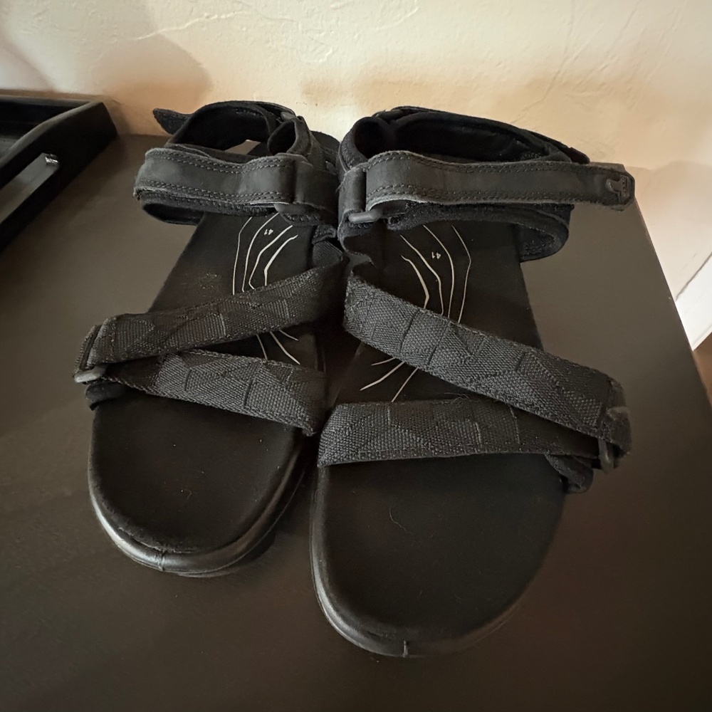 ECCO Nubuck Outdoor Sandal - SZ 41 (SZ 10 - 10.5) - Picture 4 of 16